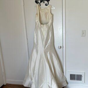 Never worn wedding dress